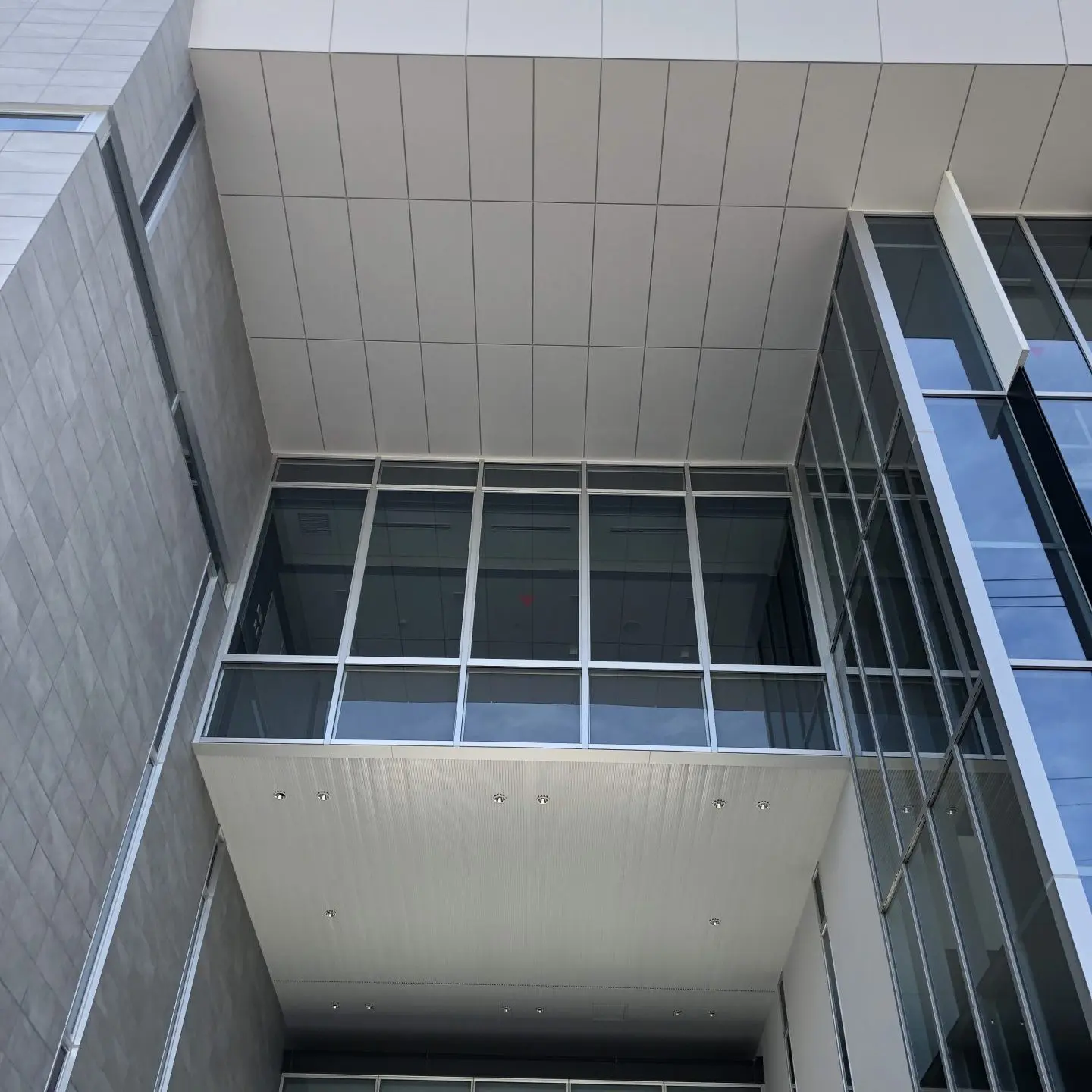 砺波工業株式会社　社屋